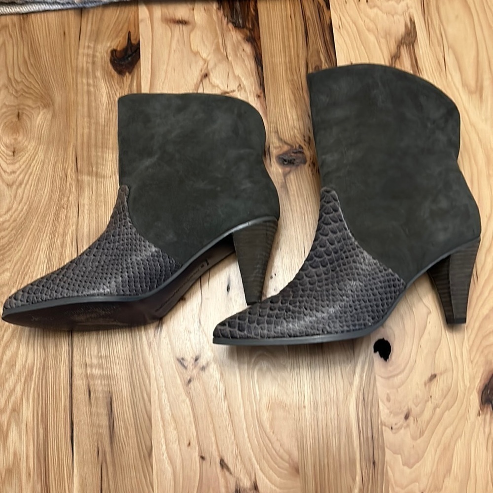 REBECCA MINKOFF Pull-On Grey Suede Ankle Boots with Croc Embossed Detail Sz 9